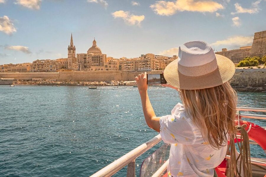Afternoon Harbours Cruise with Guide and Roundtrip Transfers - Who will get the most from this afternoon?