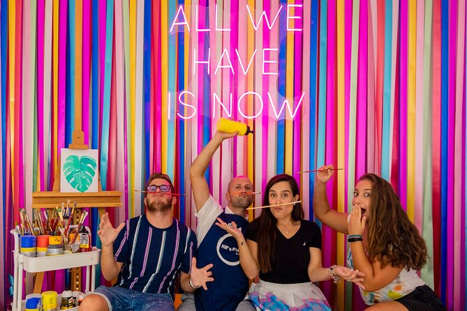 Art Experience with Wine - Wine, pace, and the social atmosphere