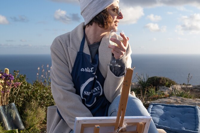 Art Experience with Wine - Vicky and Sole make the session approachable