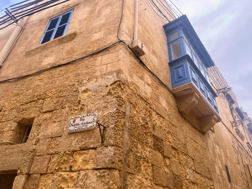 Birgu: 3 Cities Walking Tour With Inquisitors Palace Entry - Walking through the Collacchio quarter