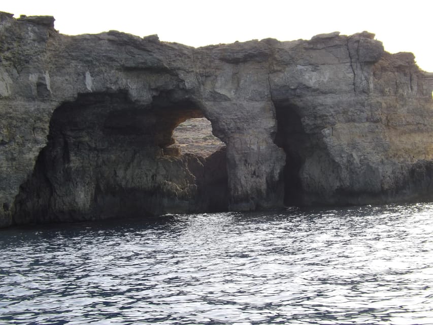 Blue Lagoon: Malta, Crystal Lagoon, Caves, Private Speedboat - What the skipper adds to the experience
