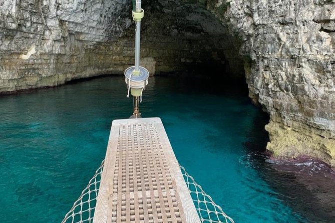 Comino, Blue Lagoon and Caves. Tour A - Crew service makes a difference