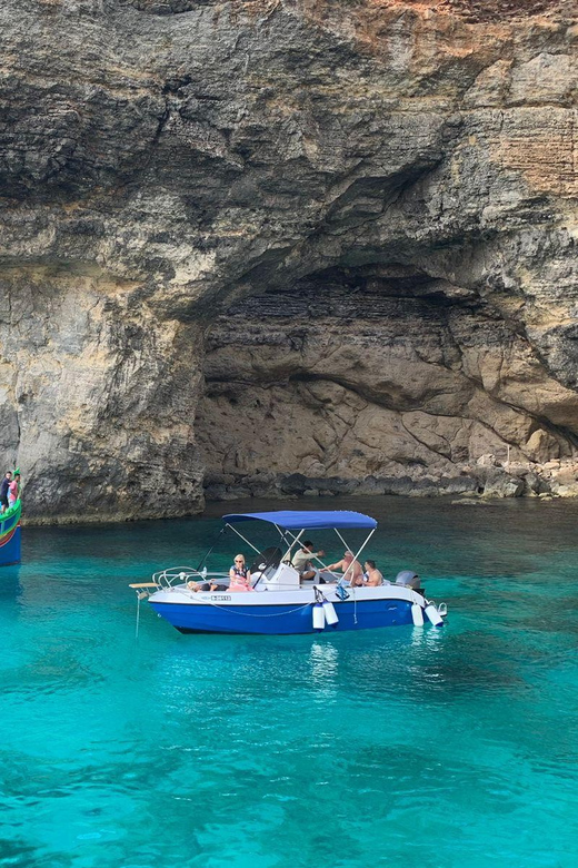 Comino: Private boat tour with Snorkeling activities & caves - Elephant Rock and the west side of Comino