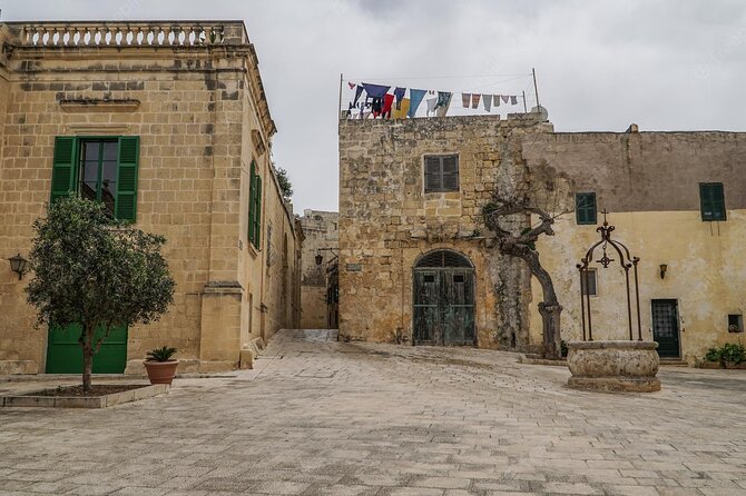 Discover the 3 Cities - Private Insider Walking Tour - A guide who adds value beyond the route