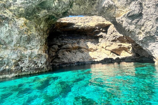 Explore Comino, Blue Lagoon & Caves - Private speed boat - The skipper can shape the experience