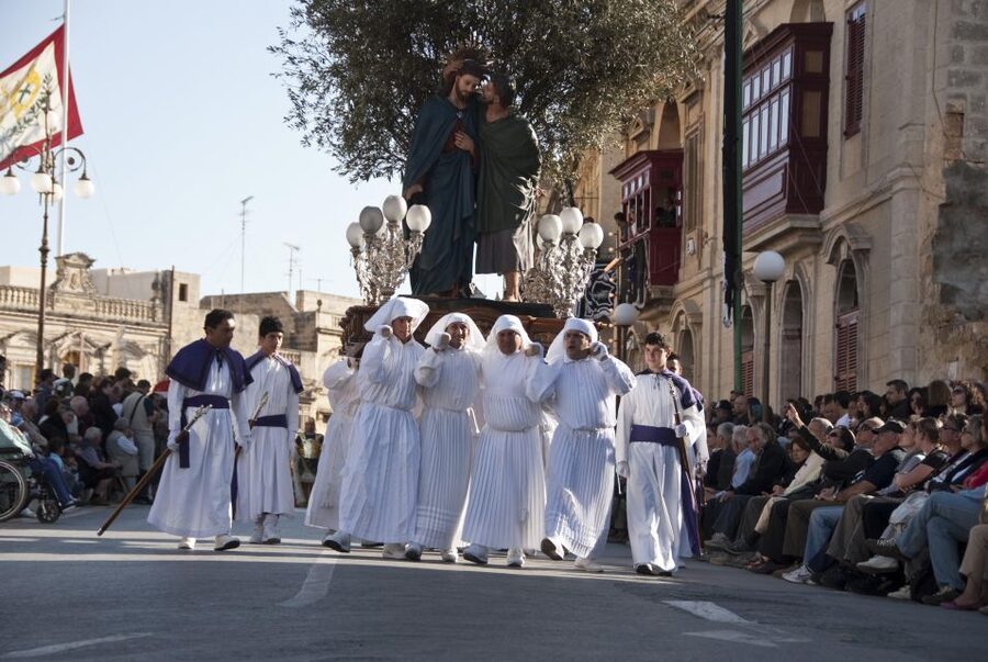 Good Friday Easter Procession with Commentary and Transport - Booking advice and small practical details
