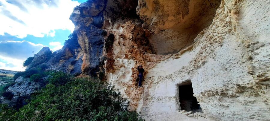 Gozo Unveiled: Guided Hiking in Gozo - South East - Starting at Victoria Bus Terminus