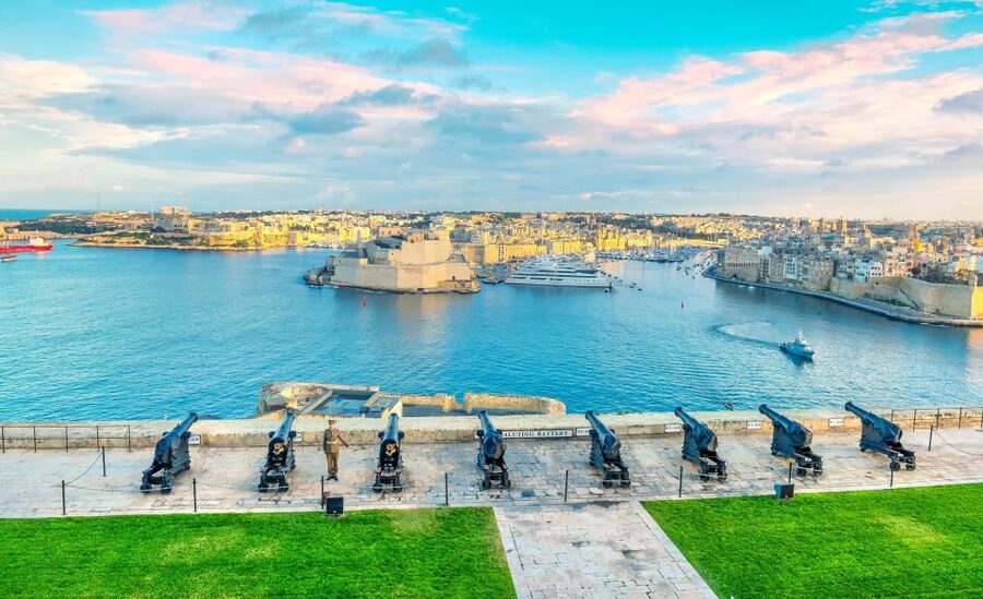 Malta: 5-Day Tours Package with Gozo Island and Transfers - Guides and language choices