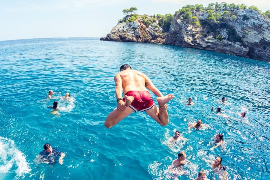 Malta: Boat Party + Watersport+ Comino+ OpenBar ALL INCLUDED - A Malta boat party built around Comino