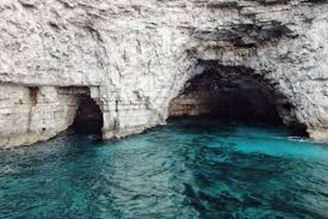 Malta: Comino Cruise and Jeep Tour with lunch and Transport - Lunch on the water and between island stops