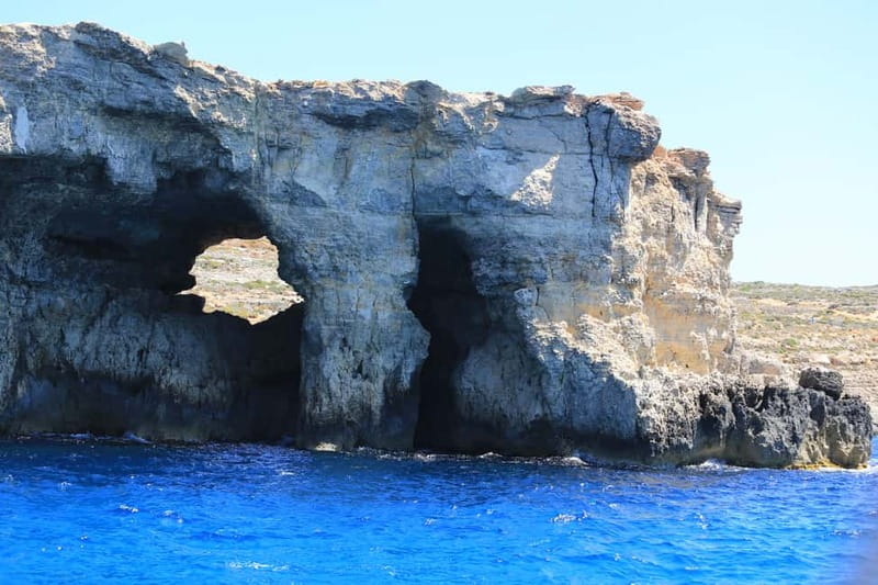 Malta: Comino+ Santa Maria Bay, Blue Lagoon + Seacaves tour - The Blue Lagoon, beautiful water and serious crowds