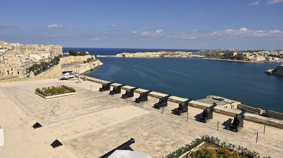 Malta: Essential Tour of Island Treasures - Meeting the minibus at Valletta Waterfront