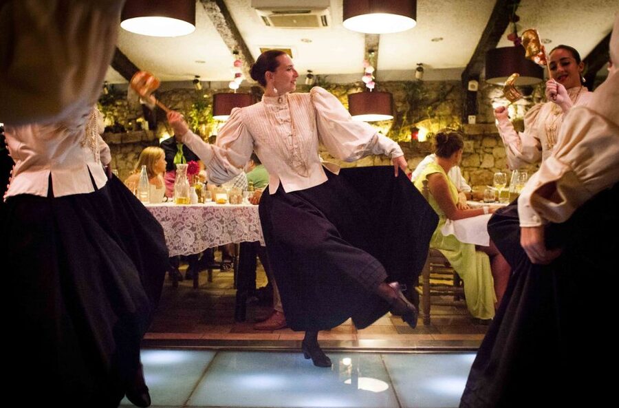 Malta: Folklore Dinner Show at a Traditional Restaurant - Six dancers and Malta’s story
