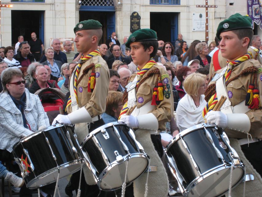 Malta: Good Friday Afternoon Procession with Transportation - Reading the statues and biblical characters