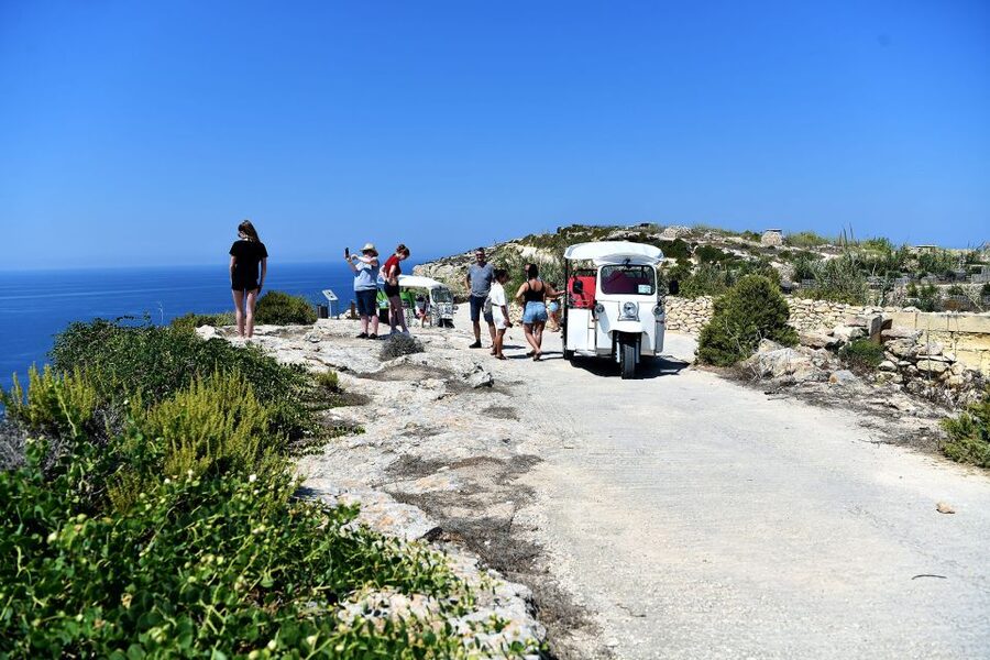 Malta: Gozo and Comino Sunset Tour w/ Blue Lagoon & Transfer - Dwejra Bay at the golden end of the day