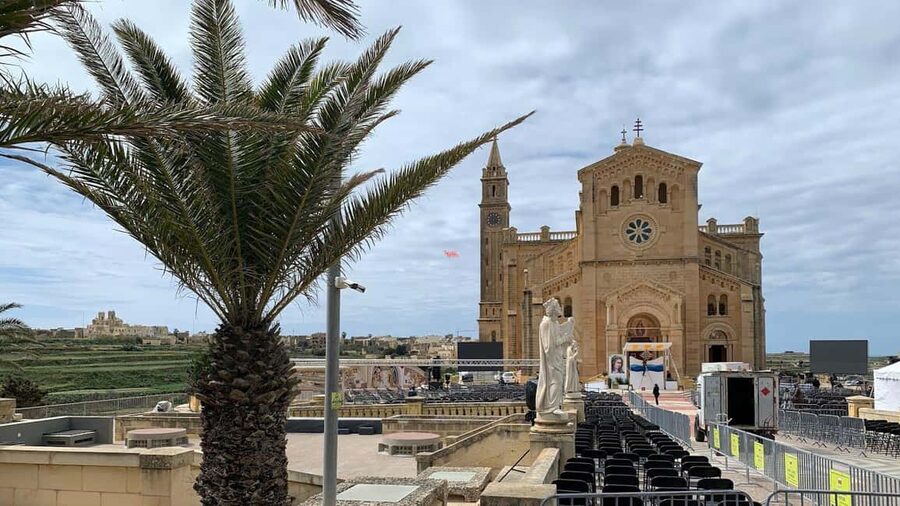 Malta: Gozo Buggy Tour with Lunch, Boat Cruise and Transfers - Xwejni salt pans and the swimming stop