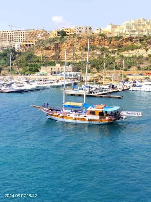 Malta: Gozo, Comino Island and Blue Lagoon Cruise - Bugibba Jetty and the first hour at sea