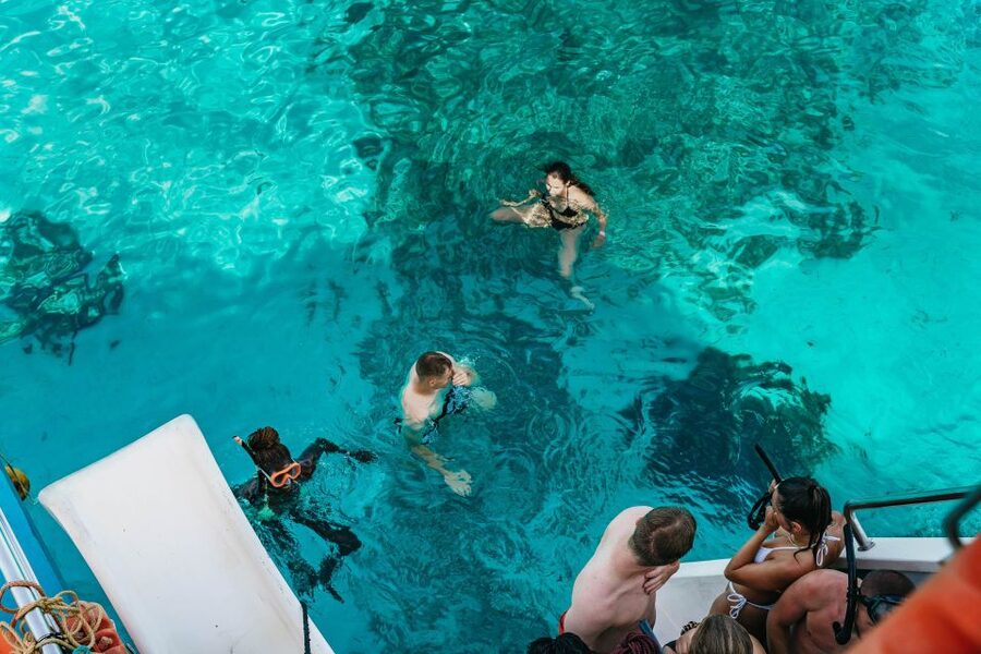Malta: Gozo & Comino Islands, Blue Lagoon & Seacaves Tour - Blue Lagoon: beautiful water, limited time