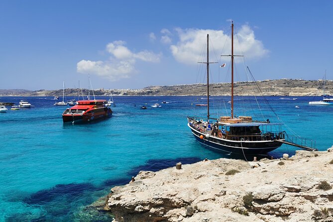 Malta Multi Pass - Using the blue and red sightseeing buses