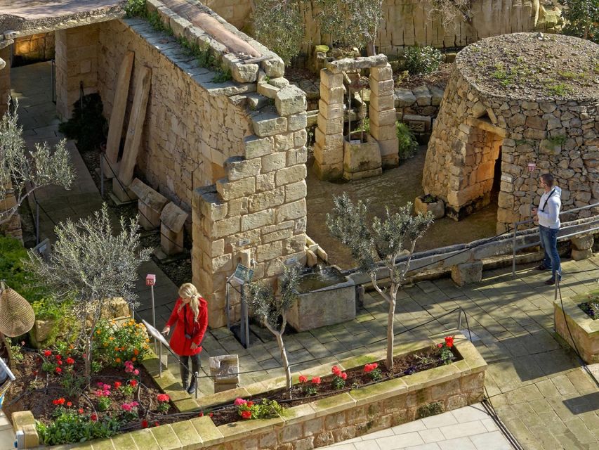 Malta: Prehistoric Temples, Limestone Heritage & Blue Grotto - Guides and language choices