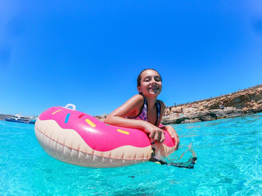 Malta: Sunset Cruise to the Blue Lagoon - Food, music, and those pineapple cocktails