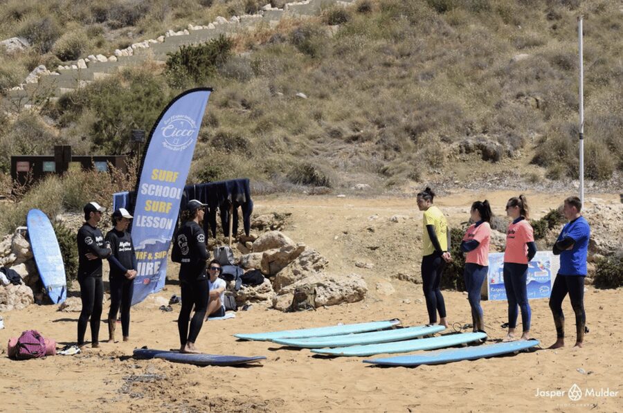 Malta Surf School, Beginner Surf Lessons - The first 15 minutes: board, beach, and safety