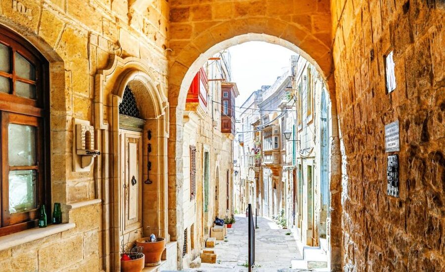 Malta: The Three Fortified Cities Tour including Boat Trip - Walking through Vittoriosa’s old streets