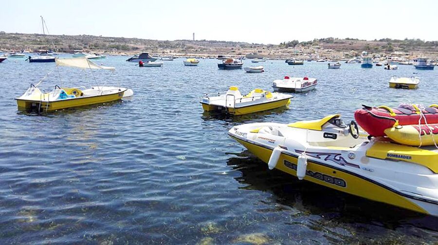 Marsaskala: Paddle Boat Rental in St. Thomas Bay - Searching for Hidden Windows