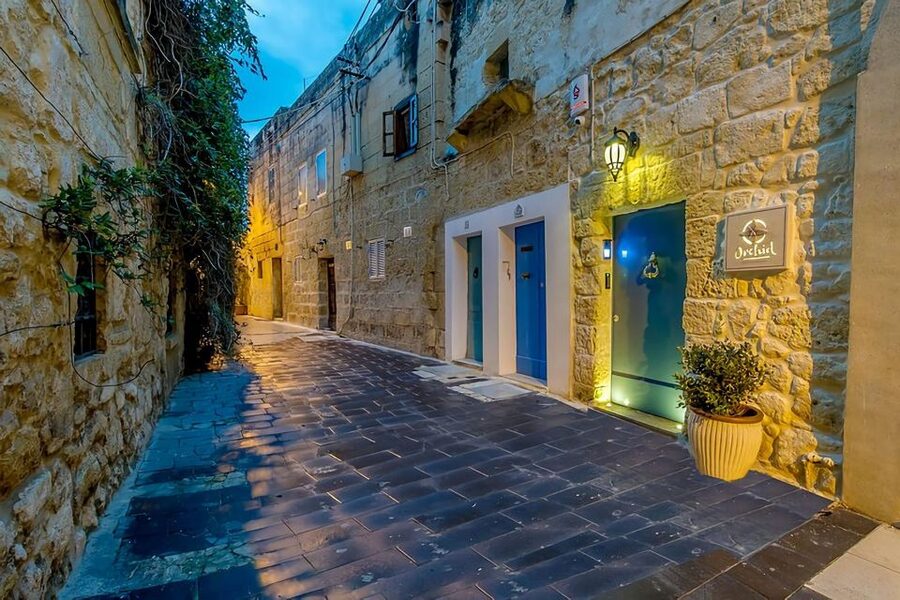 Mdina: Valletta Waterfront Area, Mdina, and Rabat Night Tour - At a glance