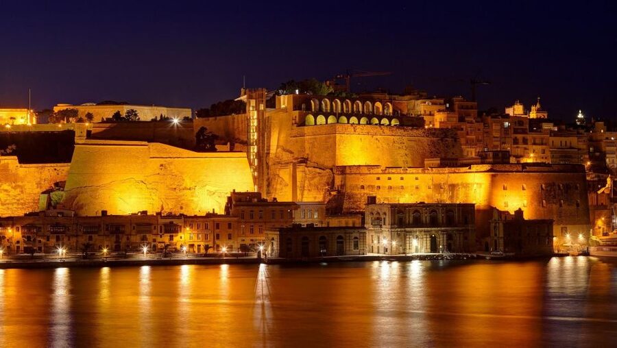 Mdina: Valletta Waterfront Area, Mdina, and Rabat Night Tour - Entering the Silent City after sunset
