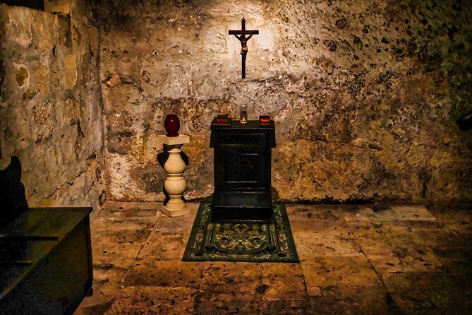 Mysteries in a Valletta Monastery - Guided Tour - Valletta’s street niches are the opening clues