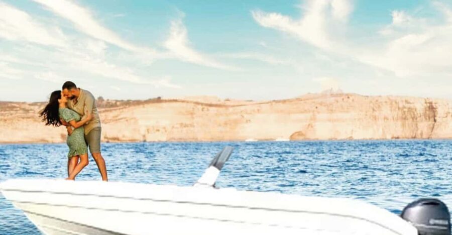 Photo Shoots Adventure - Trips in Lovers Cave, Gozo & Comino - The boat setup and what it means for your group