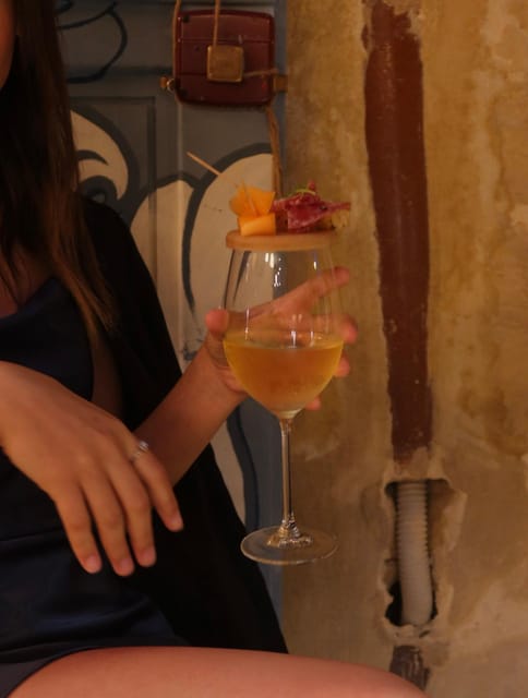 Romantic Wine Tasting Experience at Koccio Valletta - The opening introduction and first pour