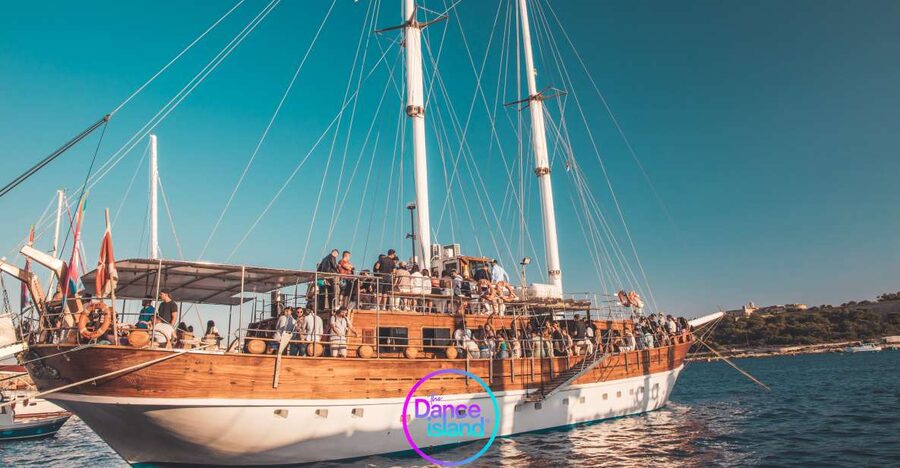 Sliema: Sailboat Party with an Open Bar, Food, and Swimming - Key points to know before booking