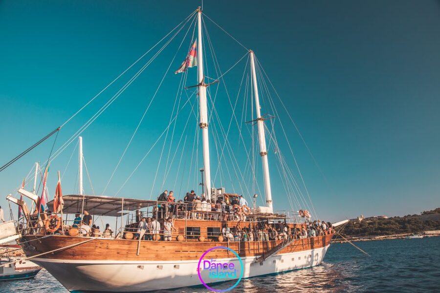 Sliema: Sailboat Party with an Open Bar, Food, and Swimming - What this Sliema sailboat party is really like