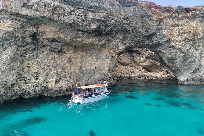Snorkeling in Blue Lagoon Beaches and Bays Trip Comino - The Blue Lagoon: beautiful, busy, and worth the first hour