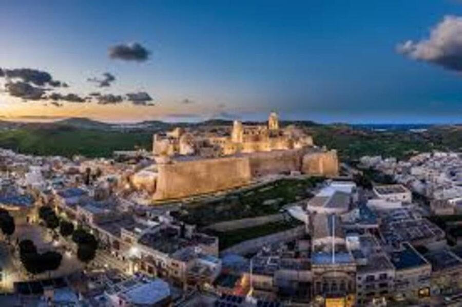 St Julians: Powerboat Gozo, Comino and Blue Lagoon - The powerboat ride to Gozo