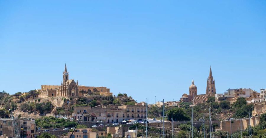 St. Paul's Bay: Gozo, Comino & St. Paul's Bus & Boat Tour - Blue Lagoon, Comino: beautiful water and heavy crowds
