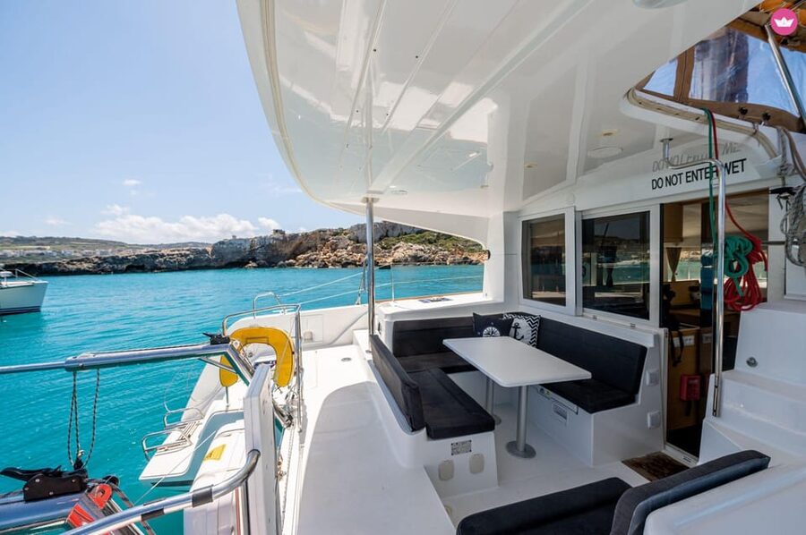 St. Paul's Bay: Half-Day Luxury Catamaran Tour with Drinks - What to bring and what to eat first