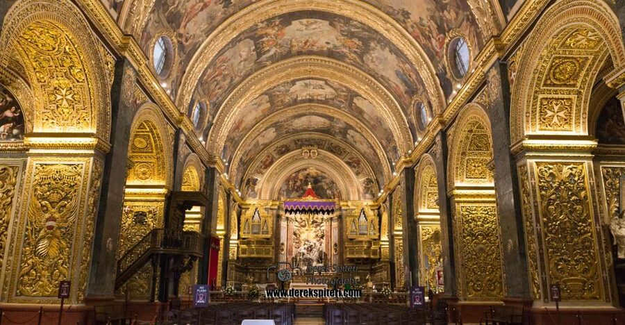 Valletta: Guided Walking Tour with St. John's Co-Cathedral - Walking through auberges, palaces, and churches