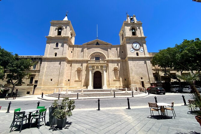 Valletta Private Walking Tour - St. George’s Square and the Grand Master’s Palace