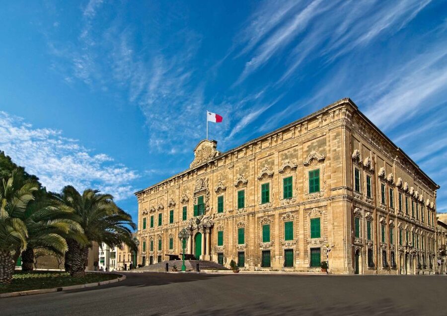 Valletta: Self-Guided Historical Walking Tour (Audio Guide) - Upper Barrakka Gardens and the city’s grand entrance