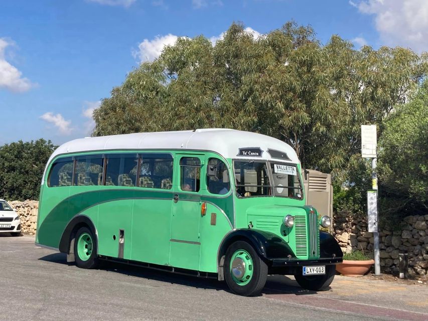 Valletta: Sunday Vintage Bus to Marsaxlokk - Marsaxlokk on market Sunday