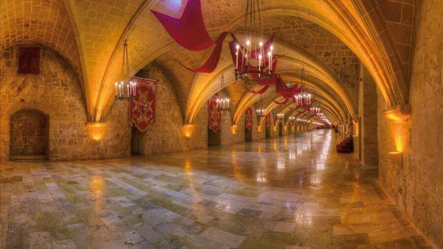 Valletta: "The Malta Experience" Audio-Visual Show Ticket - Choosing your language and using the headphones