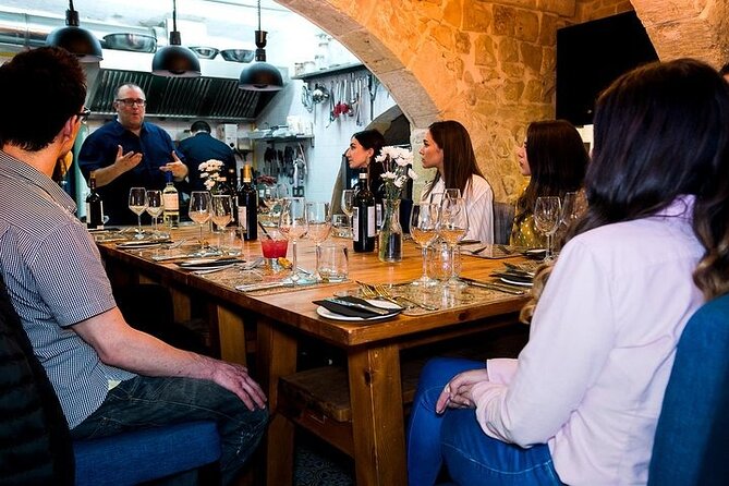 Wine Tasting & Open Kitchen Dinner in 17 Mons Vella - Timing, group size, and practical details